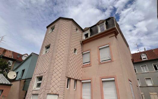 Immeuble de maître début 1900 avec cachet, idéal investisseur.