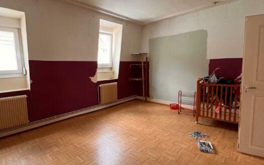 Immeuble de maître début 1900 avec cachet, idéal investisseur.