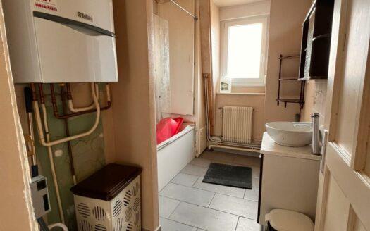 Immeuble de maître début 1900 avec cachet, idéal investisseur.