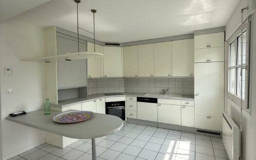 🏡 À LOUER – Appartement meublé standing 2 chambres avec balcon et garage – Centre historique de Mulhouse